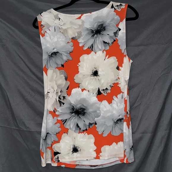 Red floral pho wrap top - Picture 7 of 7